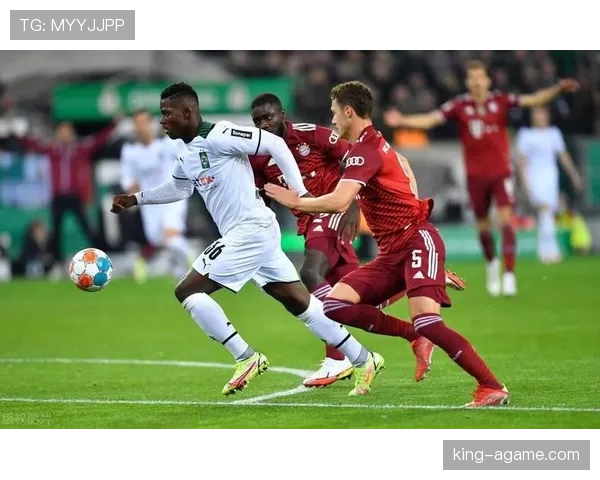 拜仁战术困局：高层矛盾凸显危机，内部分歧能否拖垮豪门？