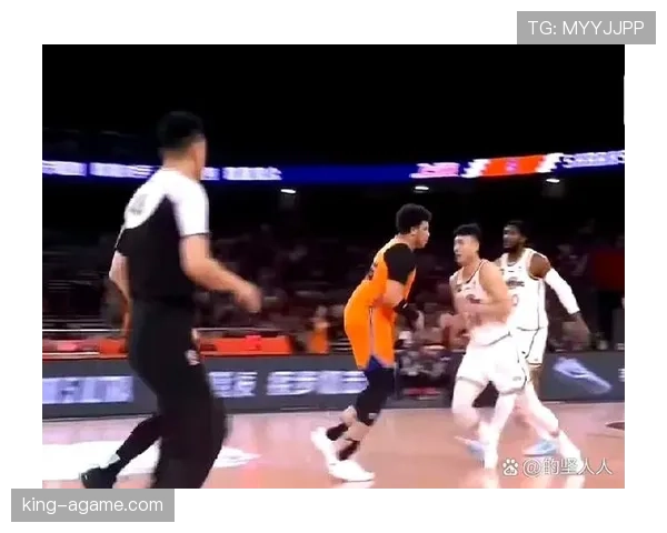 抢篮板犯规是如何判定的？主要依据是什么？